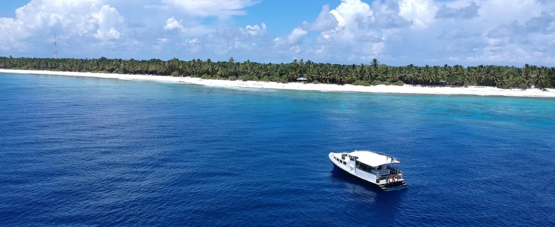 The dive boat off Thoondu beach, Fuvahmulah